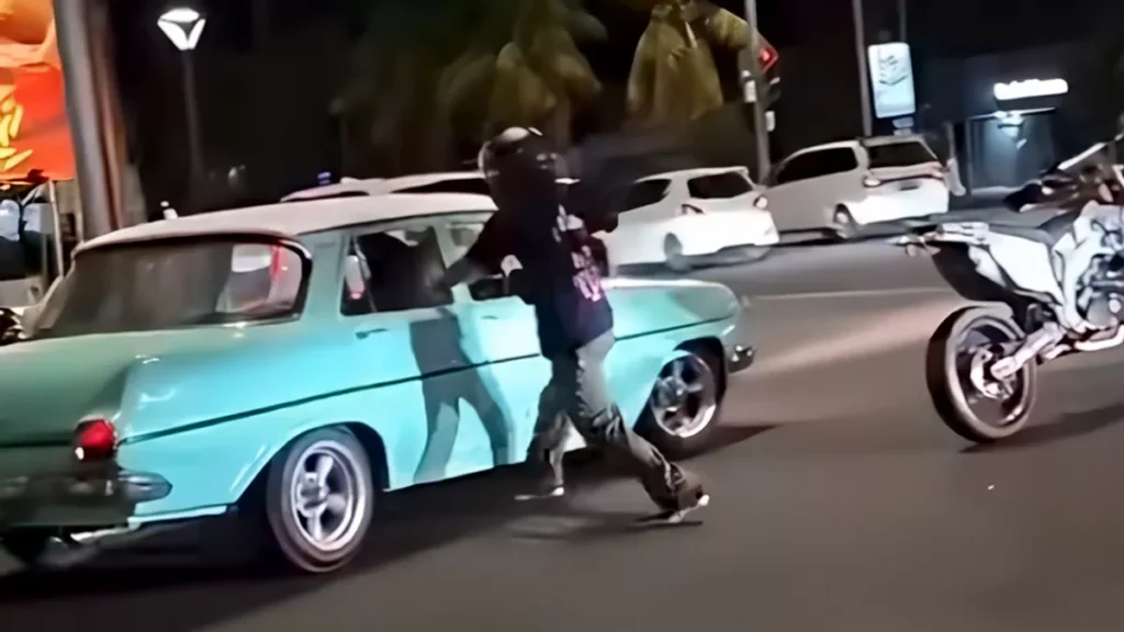 Photo: A car traveling against the flow of traffic at the Sanur McD intersection, Denpasar, Saturday (May 30, 2026). (Screenshot of a viral video)