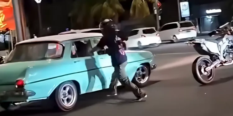 Photo: A car traveling against the flow of traffic at the Sanur McD intersection, Denpasar, Saturday (May 30, 2026). (Screenshot of a viral video)