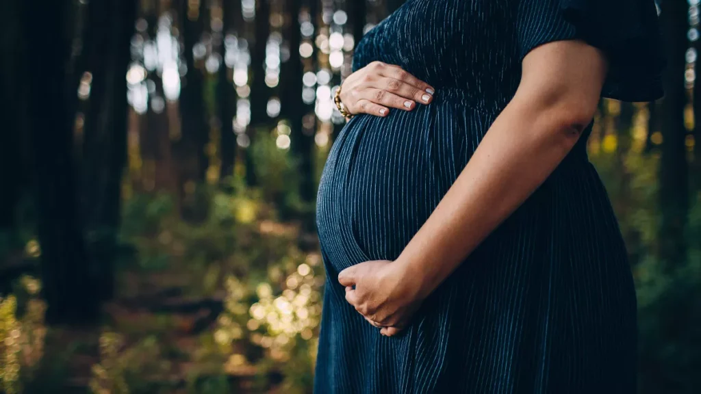 Lawyer Rejects Calls to Drop Bali Childbirth Investigation, Says Case Followed Proper Legal Process 2 Illustration of pregnancy. A mother in Denpasar, Bali, identified as KC, had to be detained by law enforcement officers. Her husband, RSL, reported KC to the Denpasar Police Station due to administrative issues and the location of the birth of their first child.