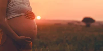 Illustration of pregnancy. A mother in Denpasar, Bali, identified as KC, had to be detained by law enforcement officers. Her husband, RSL, reported KC to the Denpasar Police Station due to administrative issues and the location of the birth of their first child.