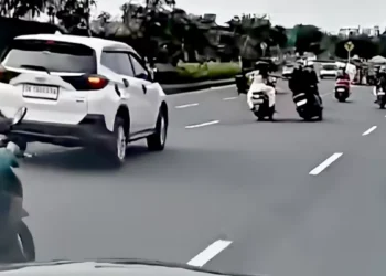 New Zealand Tourist's iPhone Snatched in Seconds in Bali. Viral Video Sparks Fresh Safety Concerns in Kuta 42 A screenshot of the viral video of a New Zealand tourist being mugged at the Tuban Underpass in Kuta, Bali. (Photo: Special Doc.)