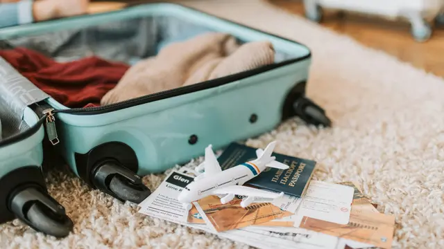 What Size Suitcase Should You Bring to Bali? A Practical Guide for Every Trip 40 Illustration of a suitcase for packing (Photo/Source: Pexels.com/Vlada Karpovich)