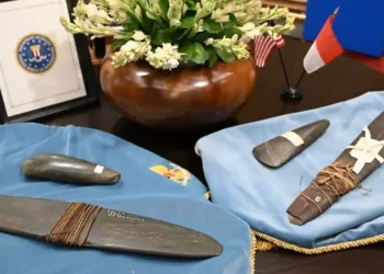 Indonesian artifact returned to Prabowo by the FBI Director. Photo: Presidential Secretariat Press Bureau.