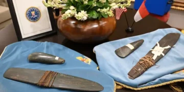 Indonesian artifact returned to Prabowo by the FBI Director. Photo: Presidential Secretariat Press Bureau.