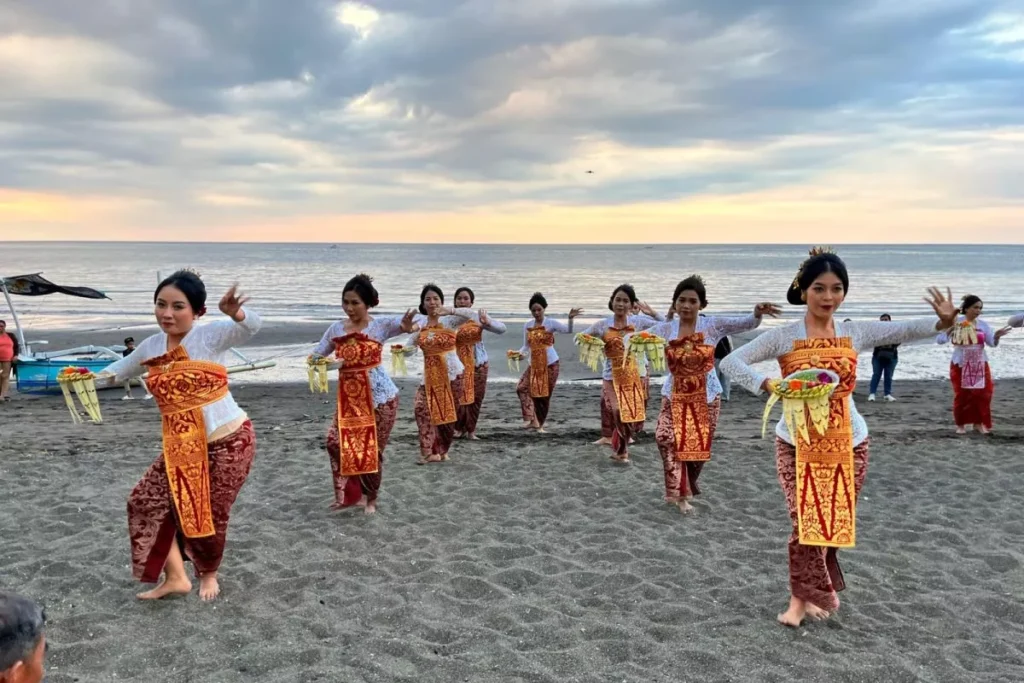 Lovina Festival Returns July 24-29, Bringing Boat Races, Cultural Performances and a Bid to Put North Bali on the Map 1 Dancers are making final preparations for the Lovina Festival 2026, which will be held over five days—from July 24 to 29, 2026—at Lovina Beach in Buleleng Regency, Bali. (Buleleng Regency Public Relations)