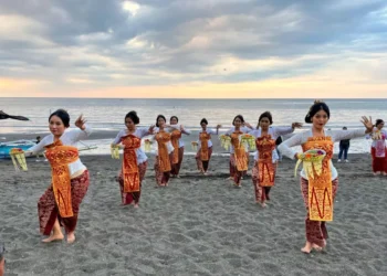 Lovina Festival Returns July 24-29, Bringing Boat Races, Cultural Performances and a Bid to Put North Bali on the Map 38 Dancers are making final preparations for the Lovina Festival 2026, which will be held over five days—from July 24 to 29, 2026—at Lovina Beach in Buleleng Regency, Bali. (Buleleng Regency Public Relations)