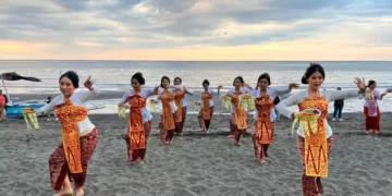 Lovina Festival Returns July 24-29, Bringing Boat Races, Cultural Performances and a Bid to Put North Bali on the Map 1 Dancers are making final preparations for the Lovina Festival 2026, which will be held over five days—from July 24 to 29, 2026—at Lovina Beach in Buleleng Regency, Bali. (Buleleng Regency Public Relations)