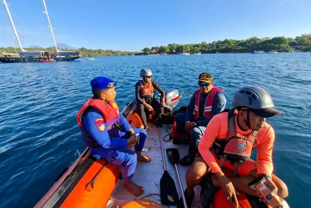 Search operation for a yacht crew member who went missing in the waters off Pasir Putih Beach, Banyu Wedang, Pejarakan Village, Gerokgak District, Buleleng Regency, Bali, on Thursday (July 2, 2026). (Basarnas Bali.)