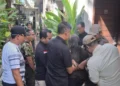 Public Order Agency (Satpol PP) officers detained an Australian national who caused a disturbance at a hotel in Kuta, Badung Regency, Bali, on Wednesday (July 1, 2026). (Badung Satpol PP.)