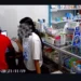 A video screenshot showing an alleged theft at a pharmacy in Kapal Village, Mengwi District, Badung Regency, Bali, on Sunday (June 28, 2026) night.