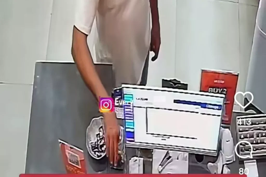 Foreign Man Caught on CCTV Allegedly Stealing Cash and Clothing From Bali Boutique 2 A video screenshot showing the alleged theft of tip money by a foreign national at a clothing store on Jalan Raya Pantai Brawa, Tibubeneng Village, North Kuta District, Badung Regency, Bali, on Thursday (July 9, 2026). (Instagram @polsekkutautara)