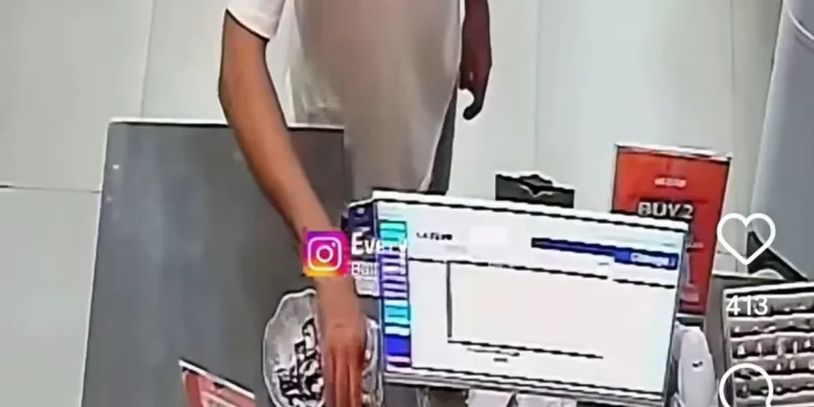 Foreign Man Caught on CCTV Allegedly Stealing Cash and Clothing From Bali Boutique 37 A video screenshot showing the alleged theft of tip money by a foreign national at a clothing store on Jalan Raya Pantai Brawa, Tibubeneng Village, North Kuta District, Badung Regency, Bali, on Thursday (July 9, 2026). (Instagram @polsekkutautara)