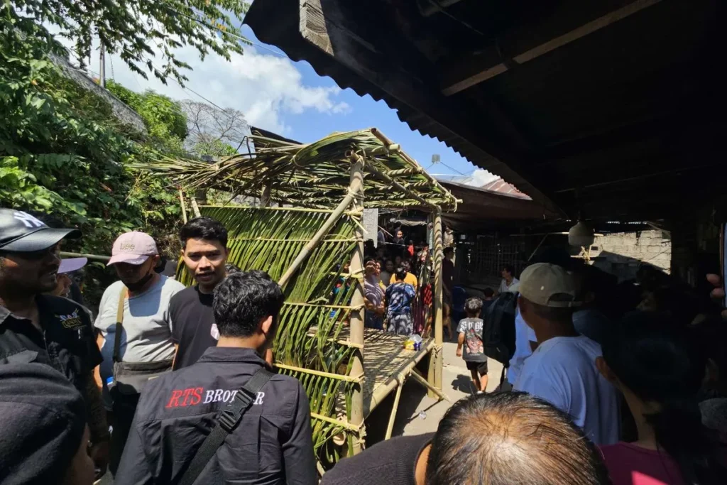 The atmosphere at the funeral home of KD in Sidetapa Village, Banjar District, Buleleng Regency, Bali, Monday (July 27, 2026).