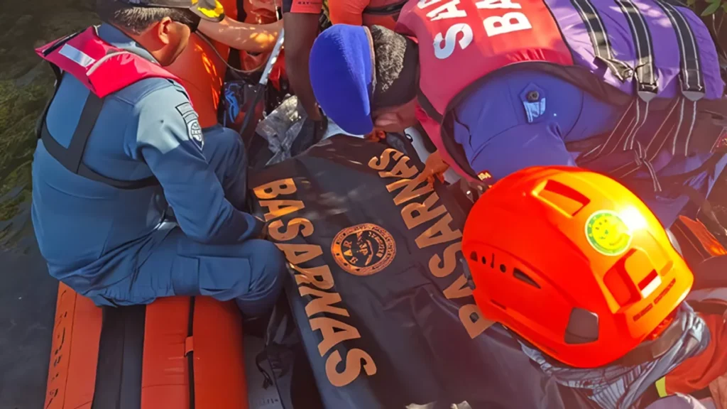 Young Yacht Crew Member Found Dead After Disappearing Off Bali's North Coast 1 Photo: A joint search and rescue team found Rafles Tafa Kusuma (17), a crew member who went missing after falling into the sea off Pasir Putih Banyu Wedang Beach—located in Pejarakan Village, Gerokgak District, Buleleng Regency—on the second day of the search, Thursday (July 2, 2026).