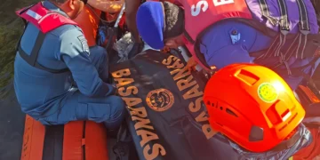 Photo: A joint search and rescue team found Rafles Tafa Kusuma (17), a crew member who went missing after falling into the sea off Pasir Putih Banyu Wedang Beach—located in Pejarakan Village, Gerokgak District, Buleleng Regency—on the second day of the search, Thursday (July 2, 2026).