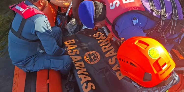 Young Yacht Crew Member Found Dead After Disappearing Off Bali's North Coast 37 Photo: A joint search and rescue team found Rafles Tafa Kusuma (17), a crew member who went missing after falling into the sea off Pasir Putih Banyu Wedang Beach—located in Pejarakan Village, Gerokgak District, Buleleng Regency—on the second day of the search, Thursday (July 2, 2026).