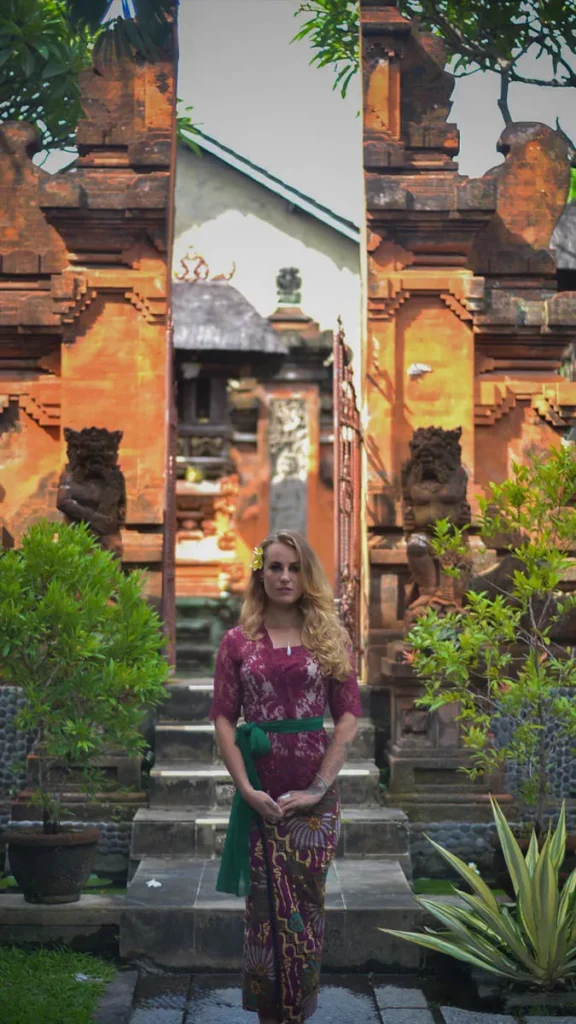 Bali Rules for Tourists: What You Can and Can't Do Before You Visit. 44 Tourist wearing traditional Balinese attire before entering a temple in accordance with Bali temple dress rules for visitors.