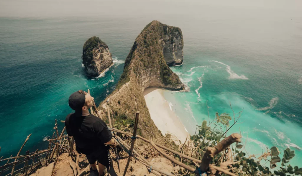Bali Rules for Tourists: What You Can and Can't Do Before You Visit. 43 International traveler exploring Kelingking Beach while following responsible tourism guidelines and Bali travel rules.