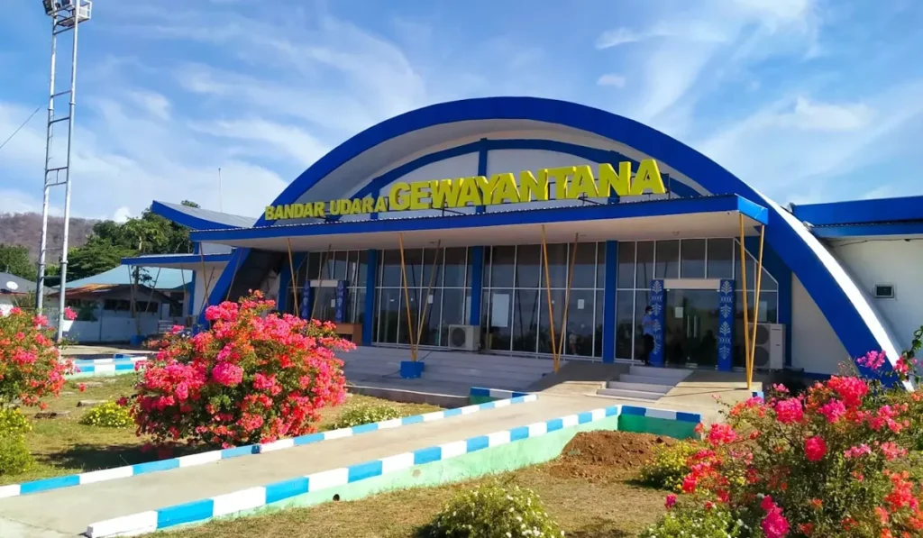 Photo of Gewayantana Airport, Larantuka (Credit: Simon Pitchforth)