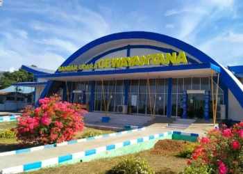 Photo of Gewayantana Airport, Larantuka (Credit: Simon Pitchforth)