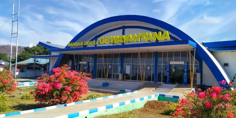 Photo of Gewayantana Airport, Larantuka (Credit: Simon Pitchforth)
