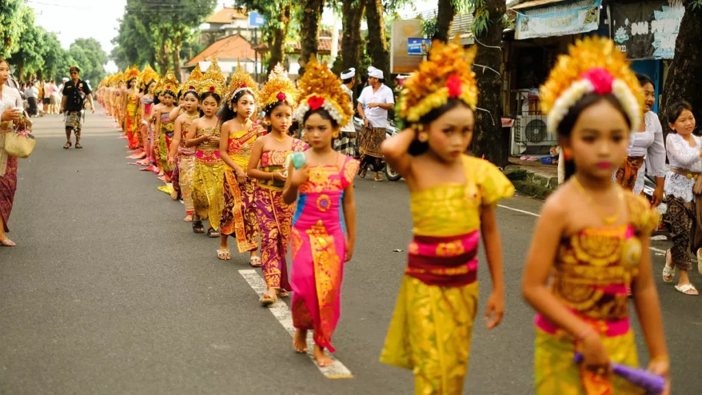 Beyond Tourism: Bali Wants the World to See Its Universities Too 2 Young Balinese girls take part in a traditional cultural procession, reflecting the next generation preserving Bali's cultural heritage and identity.