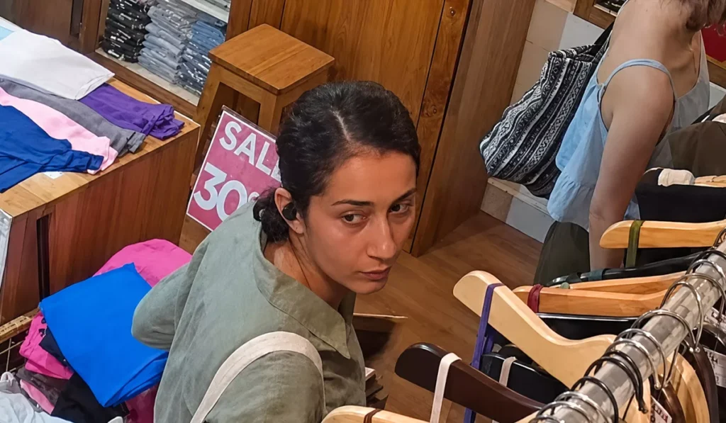Photo: A female foreign tourist caught on camera stealing clothes from the Yoga Shanty shop in Ubud District, Gianyar, on Tuesday (July 28, 2026). (Courtesy of Yoga Shanty shop)