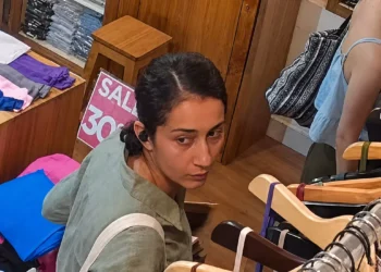 Photo: A female foreign tourist caught on camera stealing clothes from the Yoga Shanty shop in Ubud District, Gianyar, on Tuesday (July 28, 2026). (Courtesy of Yoga Shanty shop)