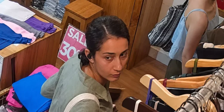 Photo: A female foreign tourist caught on camera stealing clothes from the Yoga Shanty shop in Ubud District, Gianyar, on Tuesday (July 28, 2026). (Courtesy of Yoga Shanty shop)