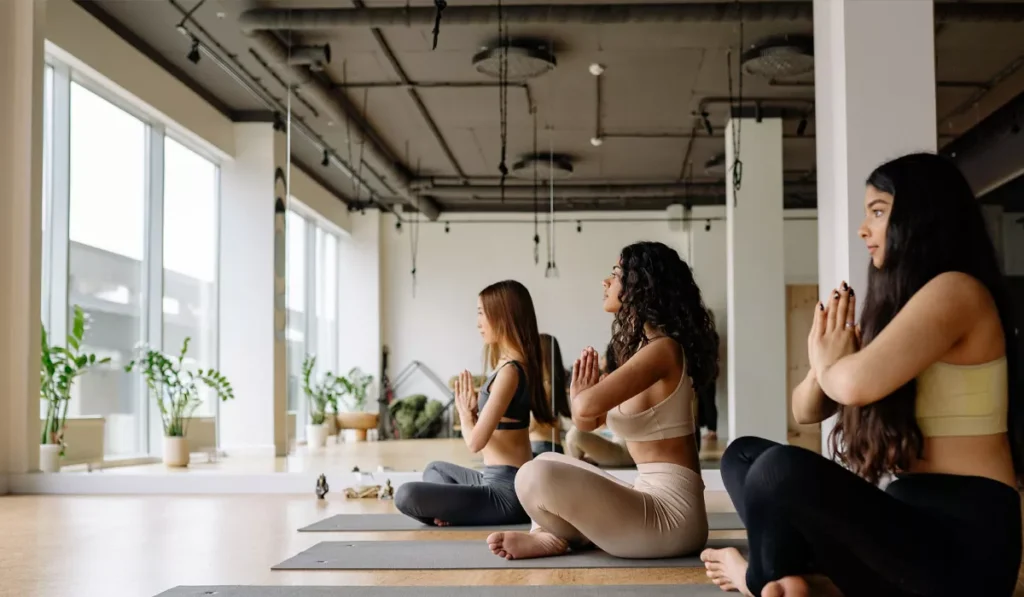 How to Calm Your Racing Mind: A Science-Backed Guide for Bali's Expats and Travelers 5 Group meditation helps calm a racing mind and improve mental well-being