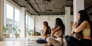 How to Calm Your Racing Mind: A Science-Backed Guide for Bali's Expats and Travelers 3 Group meditation helps calm a racing mind and improve mental well-being