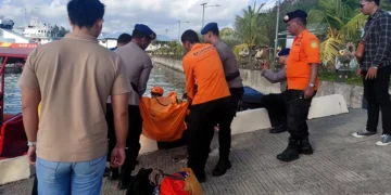 Chinese Crew Member Dies Aboard Cargo Ship En Route to Australia, Body Evacuated Off Bali 5 A joint search and rescue team evacuated the body of a crew member from the MV Shandong De Yu in the waters off Benoa on Tuesday (July 14, 2026). (Photo: Denpasar SAR)