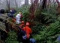 Photo: Evacuation of a Mount Agung hiker who suffered from exhaustion and lost consciousness, Saturday (July 18, 2026) (Photo: Basarnas Karangasem)