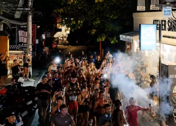 Photo: The Bali Silent Disco running event, which was allegedly discriminatory against locals. (Instagram entourage.bali)