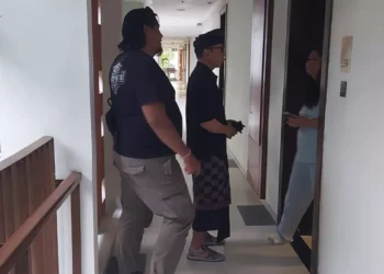 Indian Tourist Says She Lost Cash After Being Asked to Smell a Fragrant Substance in Bali's Kuta 39 Police officers visited the scene of an alleged theft involving an Indian tourist in Kuta, Badung, Bali. (Photo: Denpasar City Police)