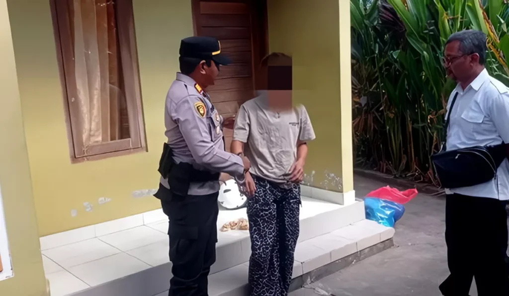 Burglar Targeted the Same Bali Villa Three Times to Fund iPhone Purchases and Online Gambling, Police Say 1 A man identified by the initials KPA, alias Sotong (19), was arrested by police at a boarding house in Banyualit Village, Buleleng, Bali. (Photo: Buleleng Police)