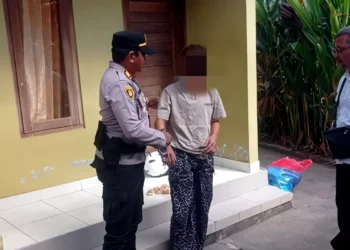 A man identified by the initials KPA, alias Sotong (19), was arrested by police at a boarding house in Banyualit Village, Buleleng, Bali. (Photo: Buleleng Police)