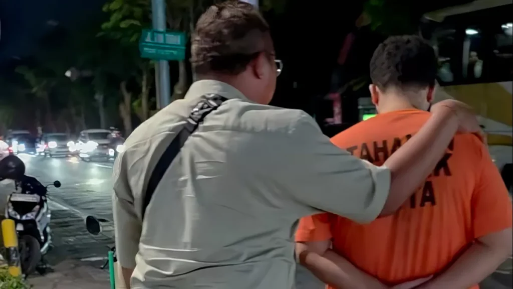 Photo of the Algerian national (MBG)—who allegedly suffered violence at the hands of the Kuta Sector Police—after being examined at Murni Teguh Kuta Hospital, July 3, 2026 (Photo by Hey Bali News).
