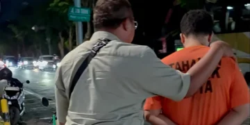 Photo of the Algerian national (MBG)—who allegedly suffered violence at the hands of the Kuta Sector Police—after being examined at Murni Teguh Kuta Hospital, July 3, 2026 (Photo by Hey Bali News).