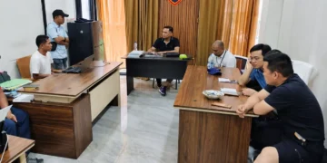 Photo: The Law Enforcement Unit of the West Manggarai Police Water and Air Police (Satpolairud) questioning witnesses regarding the deaths of two Chinese tourists who drowned in Labuan Bajo. (Doc. West Manggarai Police)