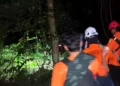 Photo: Evacuation of an injured hiker on Mount Rinjani by a joint Search and Rescue (SAR) team, Tuesday (June 30, 2026)