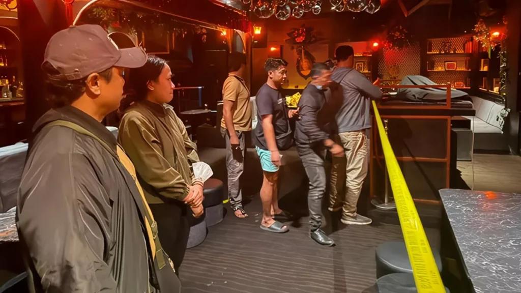 Manhunt Underway After Shooting at Popular Canggu Bar Injures Security Guard and Chinese Tourist 1 Photo: Police conducting an investigation at The Shady Pig bar in Canggu, Badung, Bali, on Friday (July 17, 2026). (Badung Police)