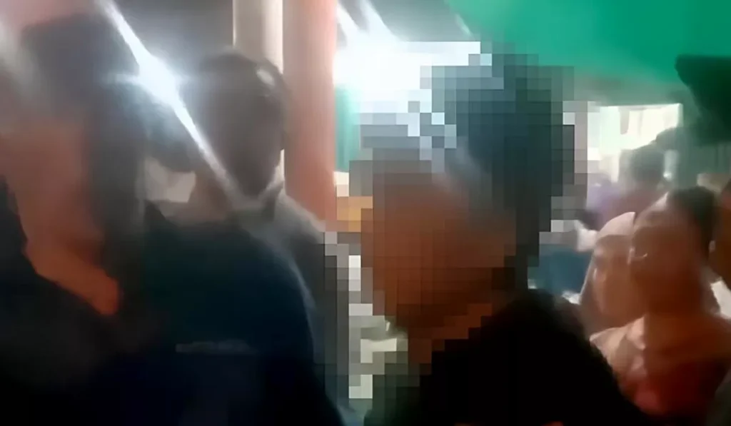 A man identified by the initials PN was detained by locals at Mengwi Market in Badung, Bali, after being caught shopping with counterfeit money. (Photo: Courtesy)