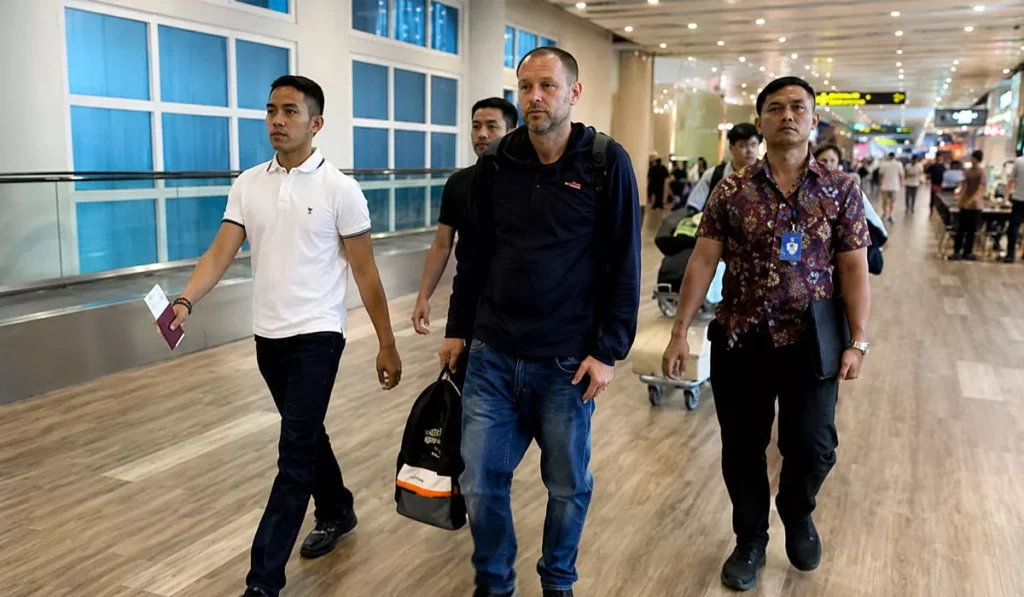 The Denpasar Immigration Detention Center deported an Italian national, identified by the initials JF, following his involvement in an assault on a local resident and for overstaying his visa in Bali. (Photo: Denpasar Immigration Detention Center)
