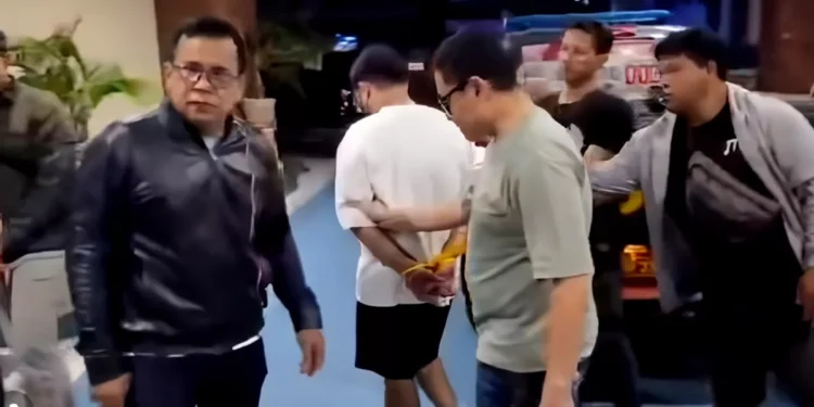 Singaporean Man Arrested After Woman Found Dead in Denpasar Boarding House 37 Photo: A Singaporean national identified by the initials MZ was arrested by the Denpasar City Police for allegedly assaulting his girlfriend, identified as AS (26), at a boarding house in Pedungan Village, Denpasar. (Screenshot from the @polrestadenpasar Instagram video)