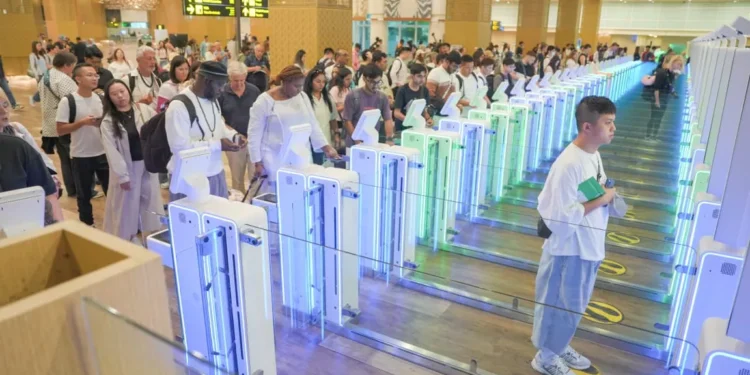 Indonesia Wants Better Tourists, Not Just More Tourists 37 International travellers use automated immigration gates at an Indonesian airport as the country strengthens its selective immigration policy.