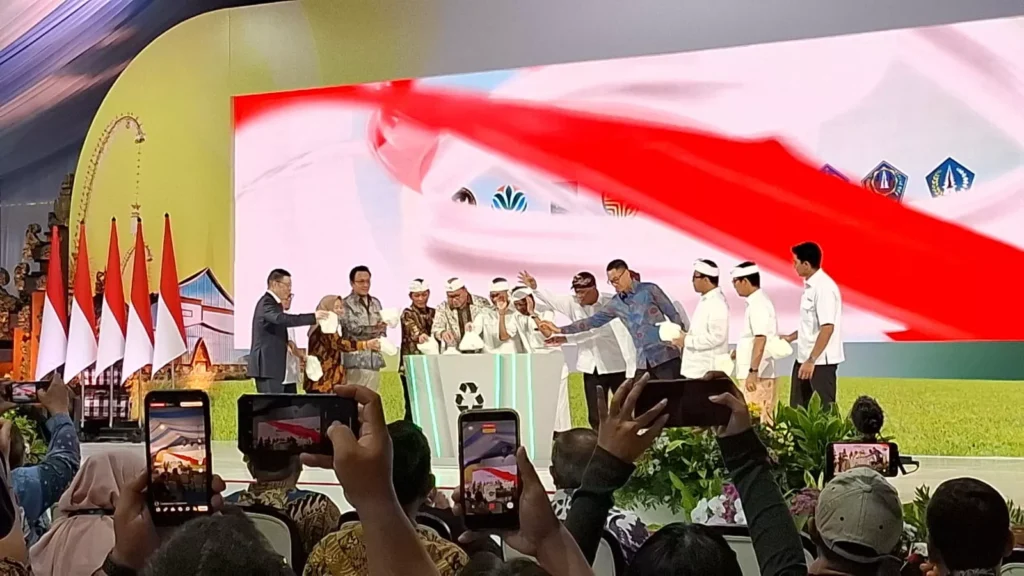 Bali Begins Construction on $185 Million Waste-to-Energy Plant in Bid to Tackle Island's Growing Trash Crisis 39
Inauguration of the Waste-to-Energy Facility in Bali