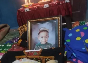 toddler dies Flores earthquake shelter