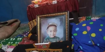 toddler dies Flores earthquake shelter