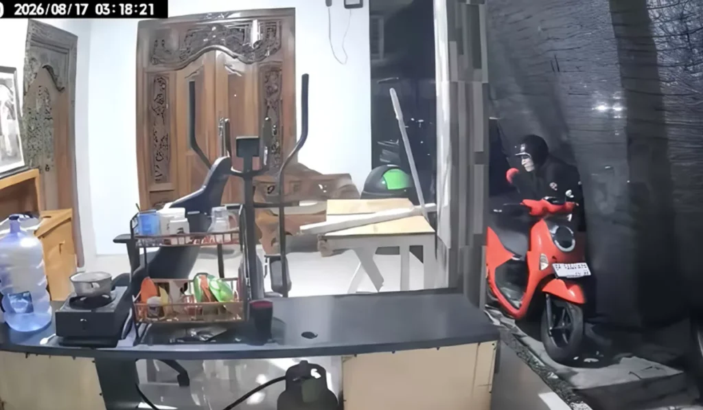 Jimbaran motorbike theft CCTV